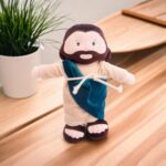 Boneco Jesus Cristo Maria Religioso Pano Pelúcia Divino Sagrado Presente Menino Menina Antialérgico e Lavável - Imagem 9